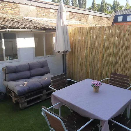 דירה Agreable Maison Avec Cour A 10min De Liege הרסטל